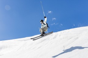 开云APP-卡塞米罗爆发，摩纳哥踏平卡塔尔，当足球成为地缘政治的沙盘