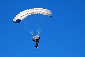 开云体育在线-哈利伯顿完成自我救赎，吉林队正面击溃广东队，寒地黑马的逆袭密码