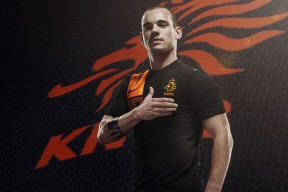 开云平台-荷兰战术风暴，阿圭罗如何成为撕裂塞维利亚防线的关键先生