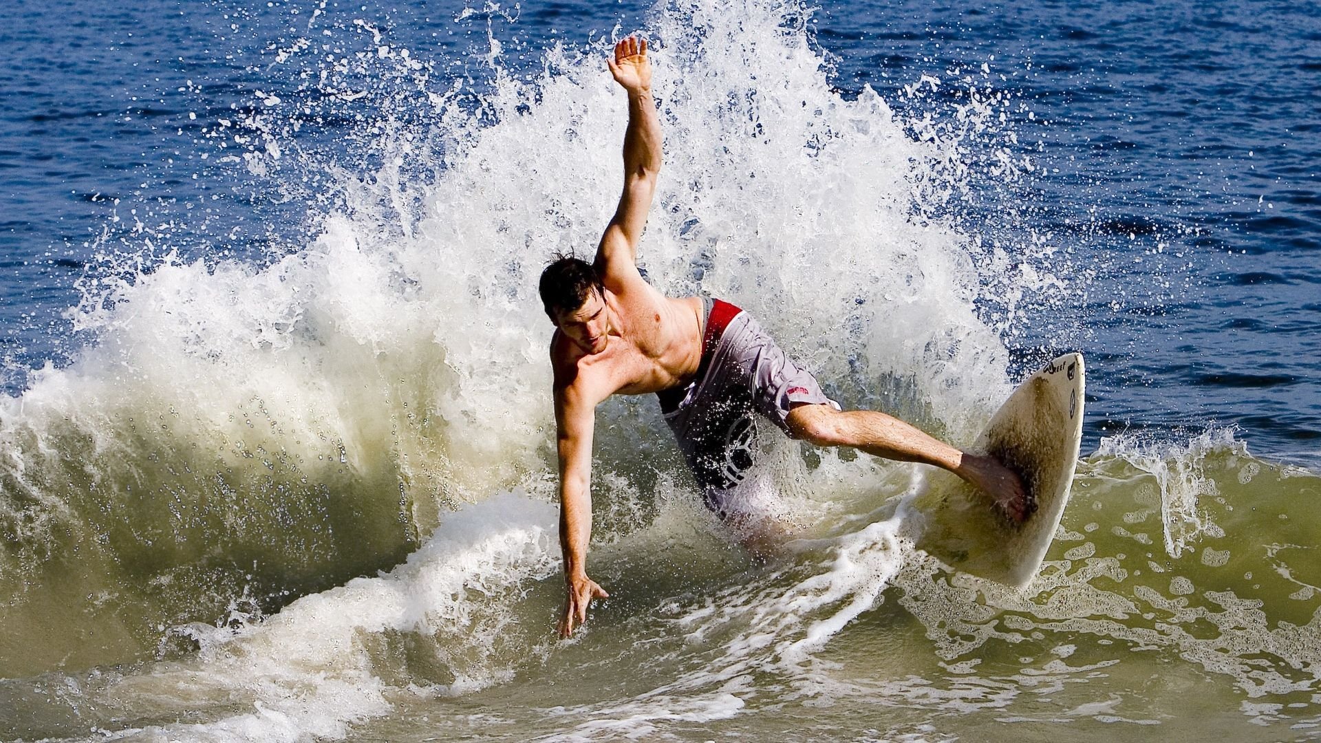 欧冠淘汰赛之夜,锡安存在感拉满,当肉体凡胎成为球场上的神迹